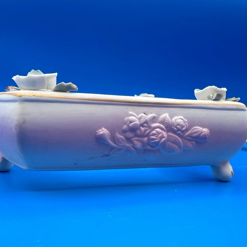 Unbranded vintage porcelain